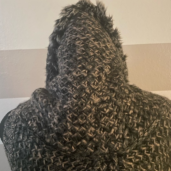 Escio Sleeveless Sweater Vest Small – Mixed Neutral Tone Knit with Fringe - Picture 4 of 13